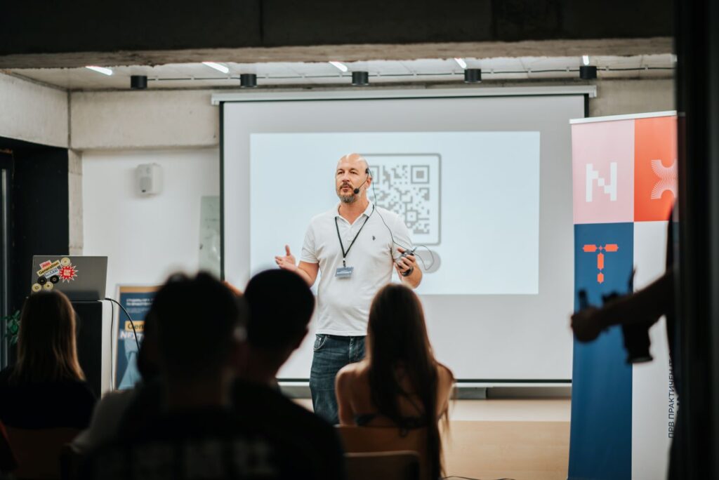 studiraj-doma-kako-vo-stranstvo | Softversko inzenerstvo i inovacii | UX/UI i graficki dizajn | Brainster Next College